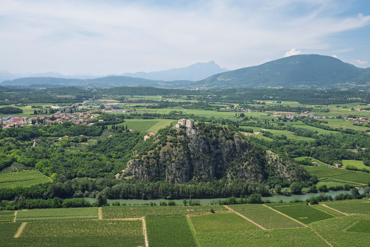Forte è chi cammina: escursione tra Ceraino, il Forte di Monte e un tuffo nella storia